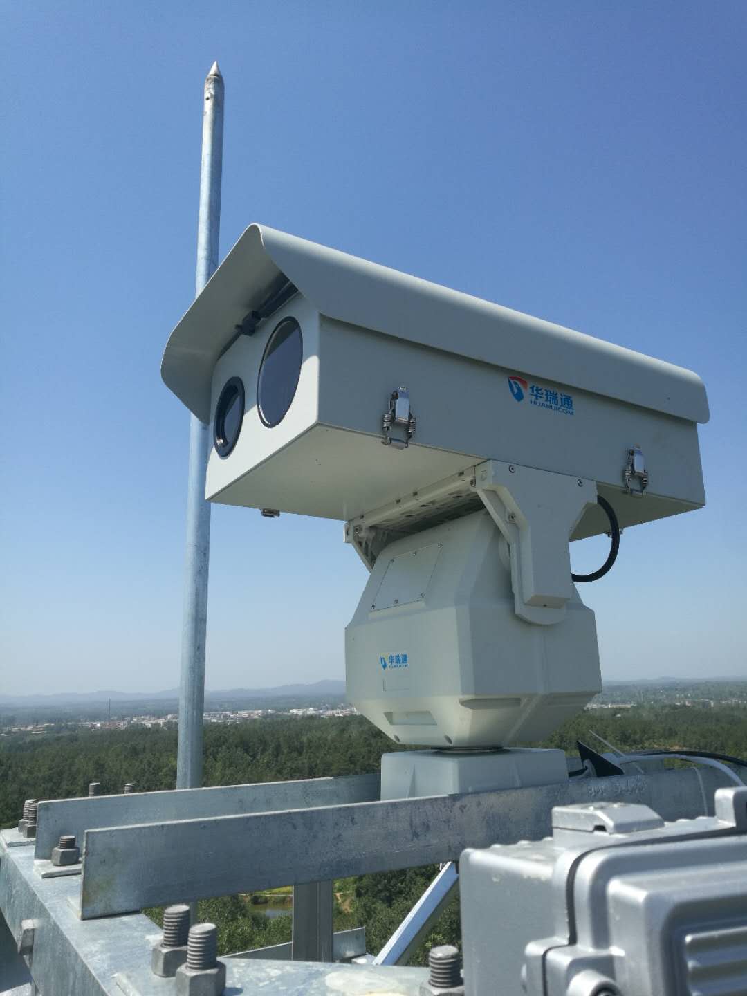 ?林業資源保護-護林防火監控首選雙光譜重載云臺攝像機