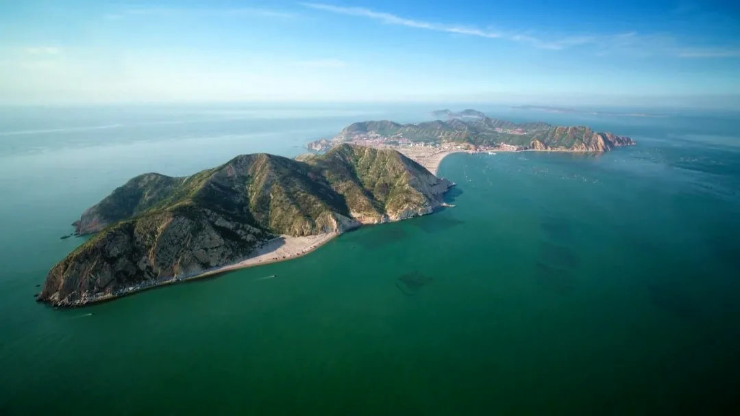 海防預警方案、海防監測和預警監控系統適合采用制冷型光電轉臺球型攝像機作為前端硬件