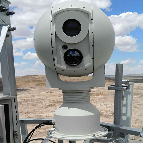 華瑞通公司邊界周?chē)醋咚椒赐刀梢曨l監(jiān)控預(yù)警解決方案中，使用的3KM激光夜視光電球型轉(zhuǎn)臺(tái)攝像機(jī)有何特別之處