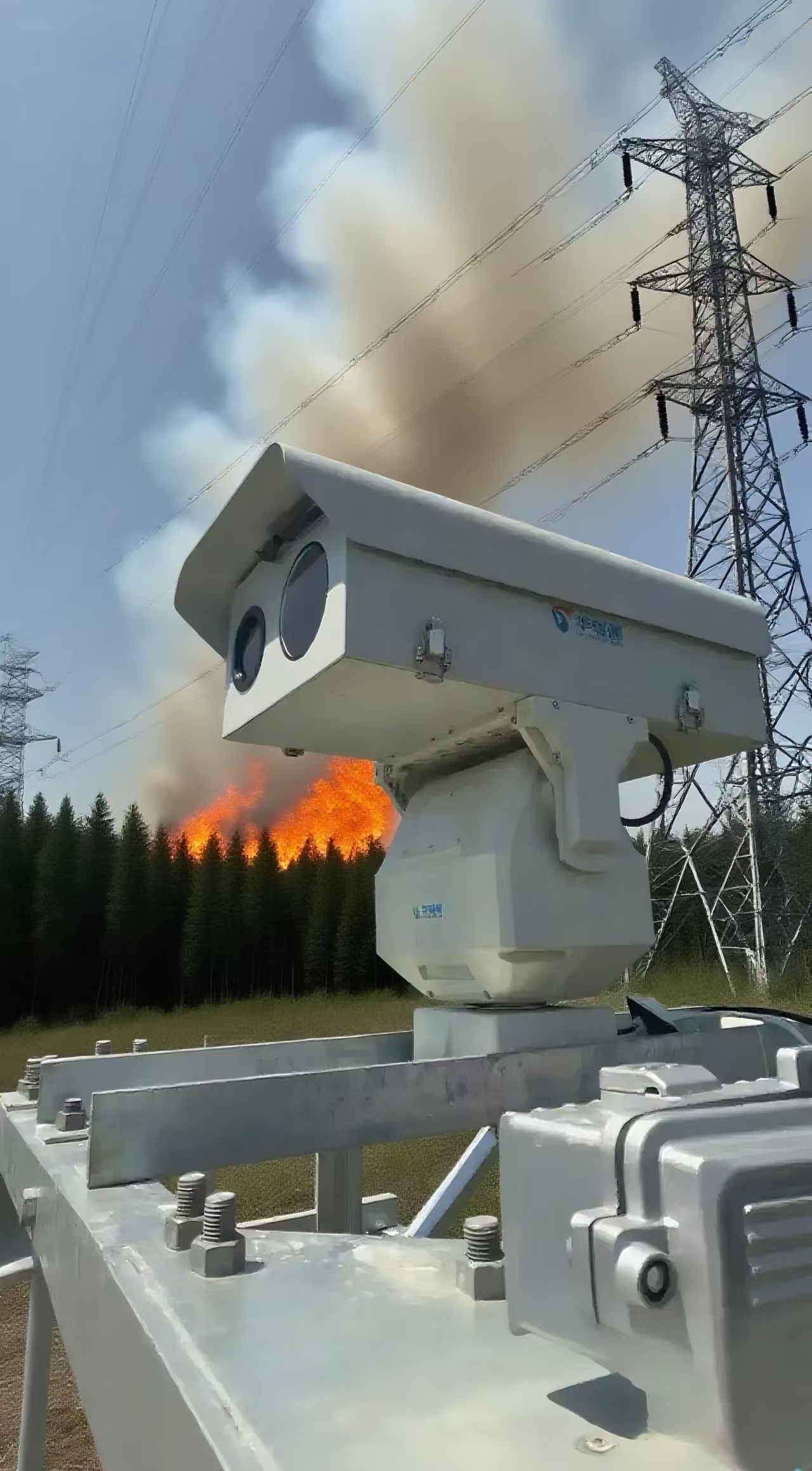【安全升級(jí)】雙光譜云臺(tái)攝像機(jī)守護(hù)變電站：3公里熱成像+火災(zāi)預(yù)警一體化方案